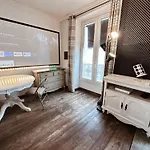 05 Grand studio near Châtelet